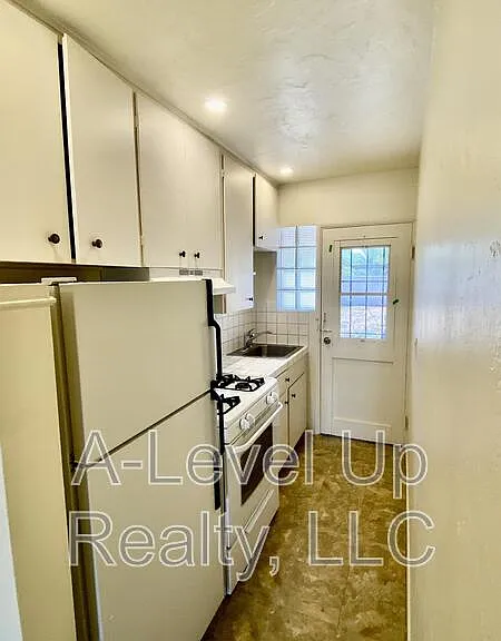 1418 N Jones Blvd — Photo 6