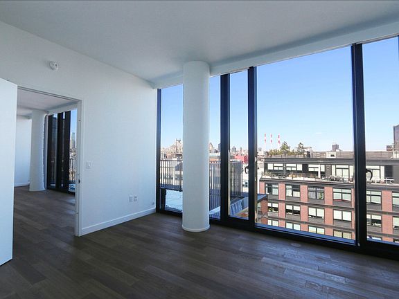 4th image of 21-30 44th Dr Penthouse 8B