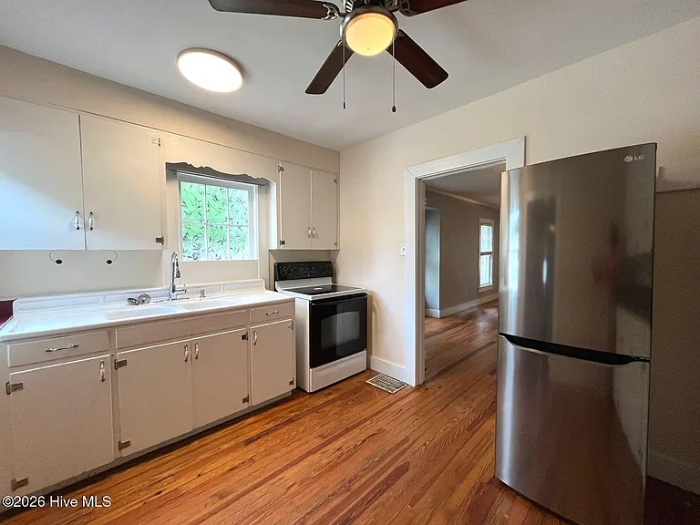 380 N Leak St — Photo 8