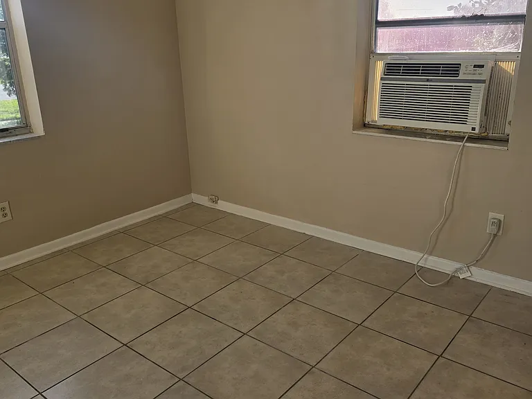 945 Shorecrest Ave — Photo 6