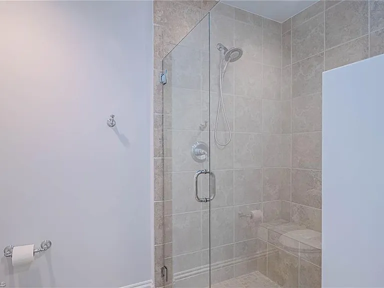 5068 Annunciation Cir #209 — Photo 26