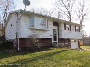 16 Regina Dr, Mountain Top, PA 18707