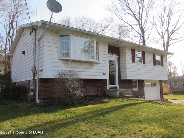 16 Regina Dr, Mountain Top, PA 18707