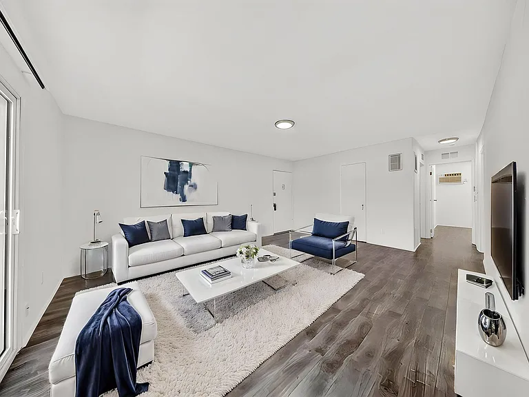 10736 Magnolia Blvd — Photo 8