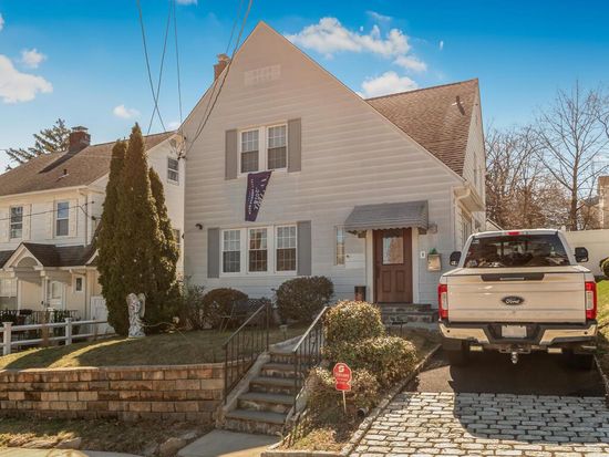 34 Kinross Place, Yonkers, NY 10703