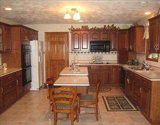 3rd image of 10035 Firethorn Dr