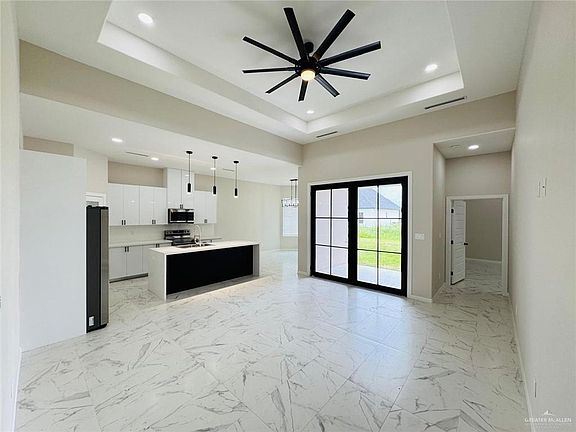 3rd image of 1020 W Solaris Ln
