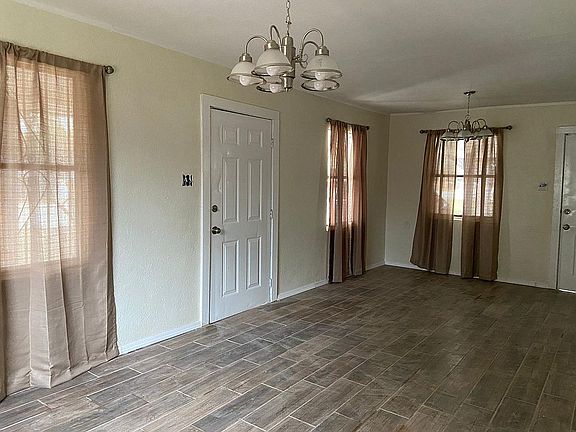 5th image of 305 San Angelo Dr
