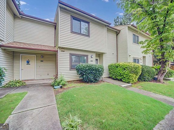 3rd image of 1182 Country Ct