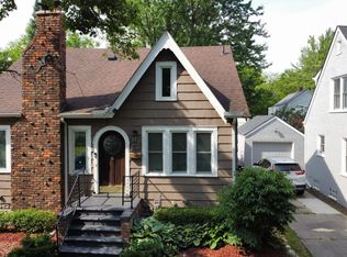 95 Mapleton Rd, Grosse Pointe Farms, MI 48236