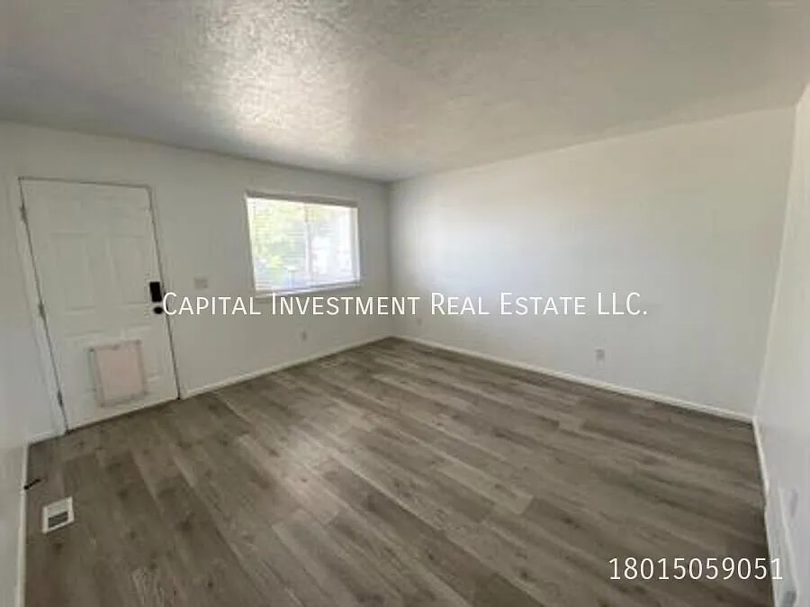 **Move In Special - $500 Off October's Rent** — Photo 3