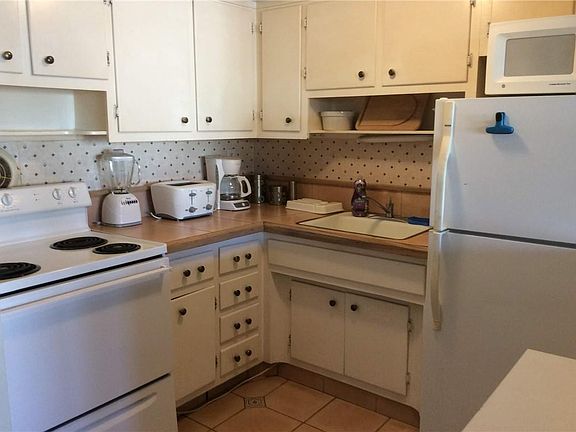 3rd image of 2841 NE 32nd St APT 32