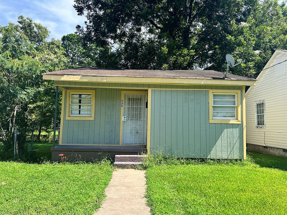 1st image of 739 Hyacinth St