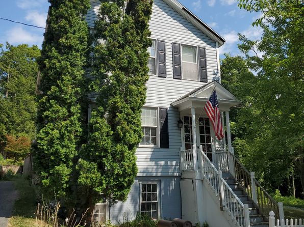 2 Lawrence St #2