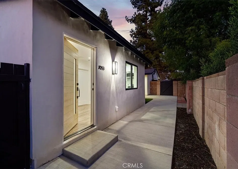 7053 Fallbrook Ave