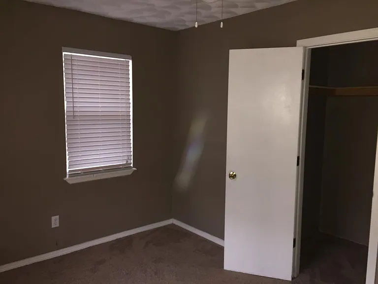 2110 N Chapman Ave — Photo 10