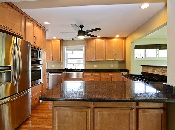 4th image of 20431 Greenwood Dr