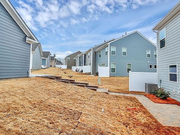 5th image of 2000 Laurel Village Cir