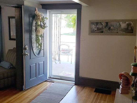 3rd image of 206 W Pearl St