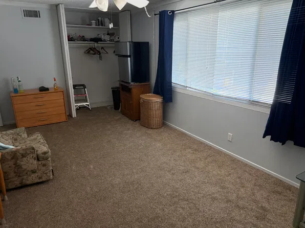 (undisclosed Address), Woodland Hills, CA 91367