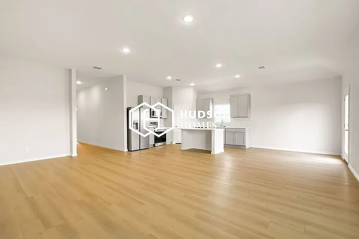 4 bed, 2.0 bath, 1763 sqft, $1,725 — Photo 2