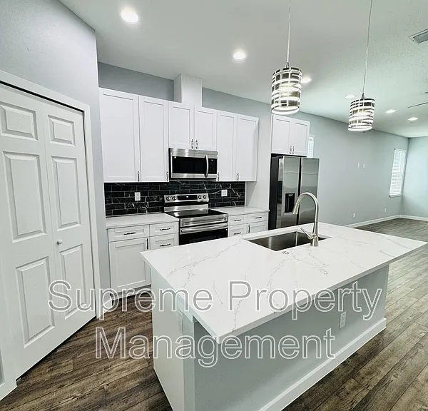 6073 Vermont Ave — Photo 2