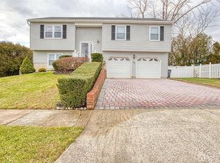 36 Meadow Ln, Old Bridge, NJ 08857