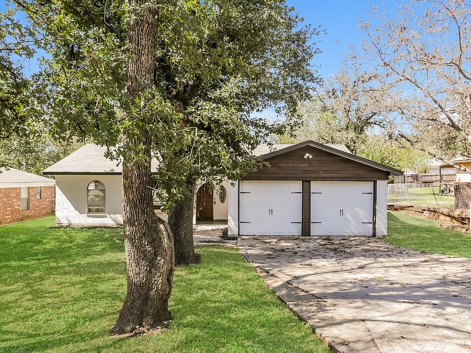 1st image of 1112 Lakewood Cir