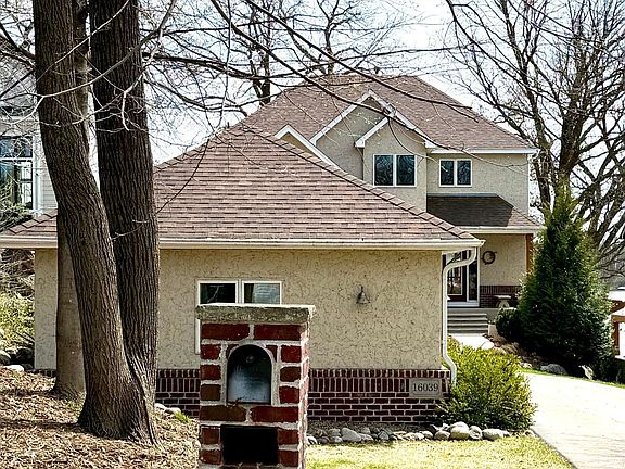 2nd image of 16039 Northwood Rd NW