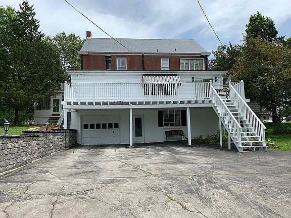2nd image of 207 N Main St