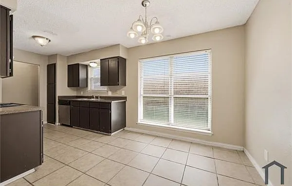 4 bed, 1775 sqft, $2,500 — Photo 2