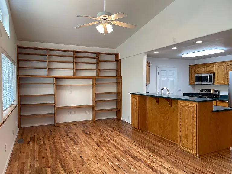 517 Eastwood Dr — Photo 10