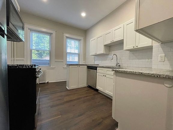 5th image of 996 Chestnut St APT 1