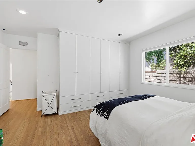 3240 Tilden Ave — Photo 43