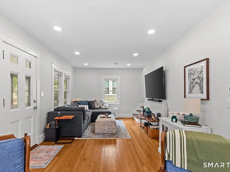 653 Forest Rd — Photo 9
