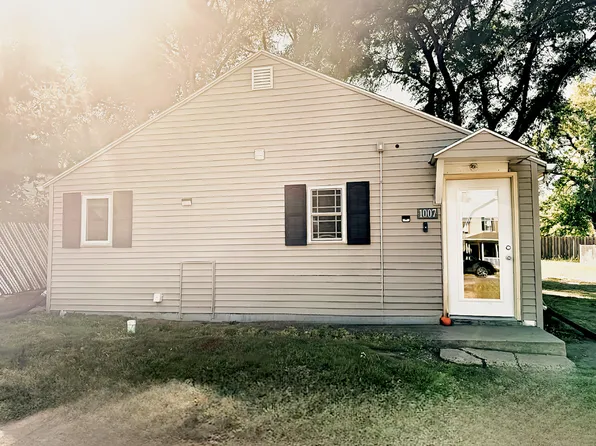 1007 S Rowley St, Mitchell, SD 57301