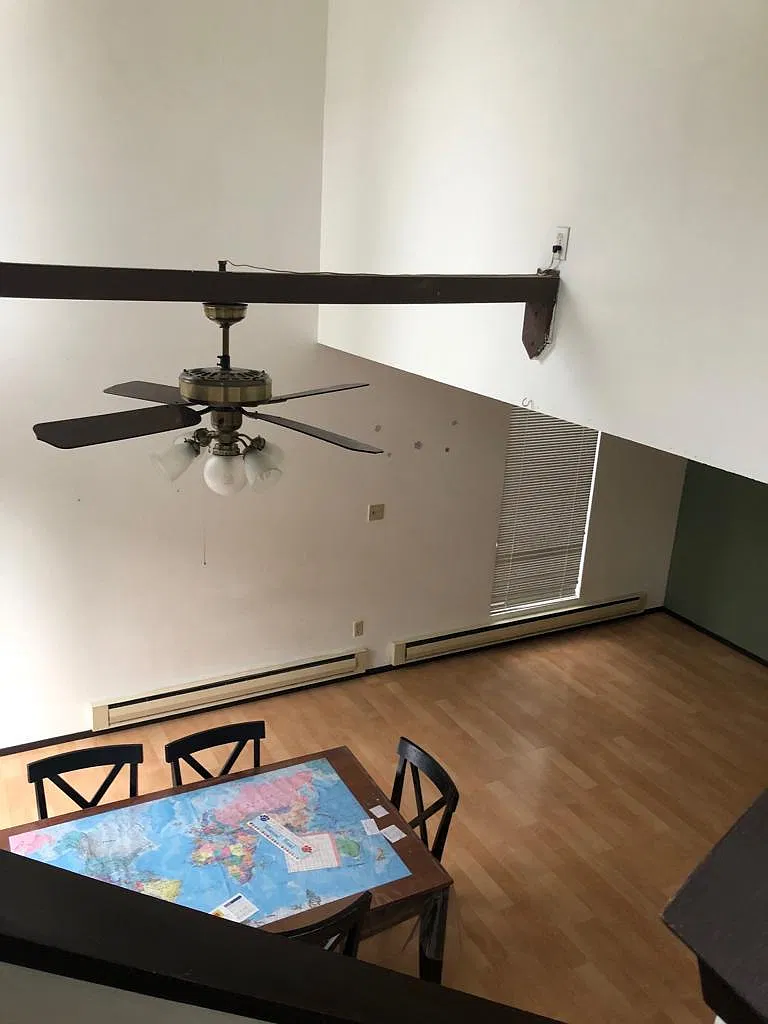 3 bed, 2.5 bath, 1373 sqft, $3,200 — Photo 3