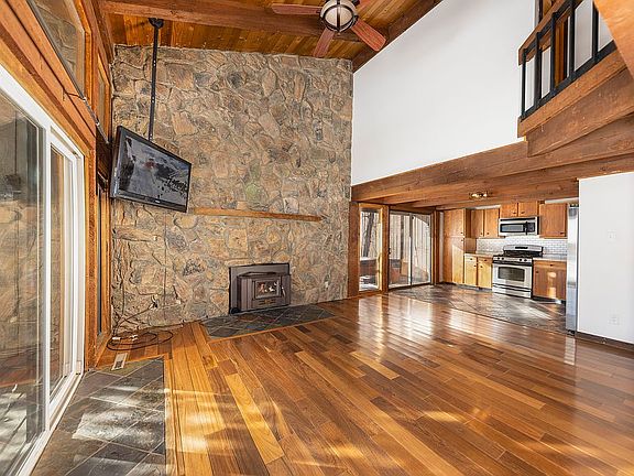 3rd image of 580 Cartier Ct #3-C