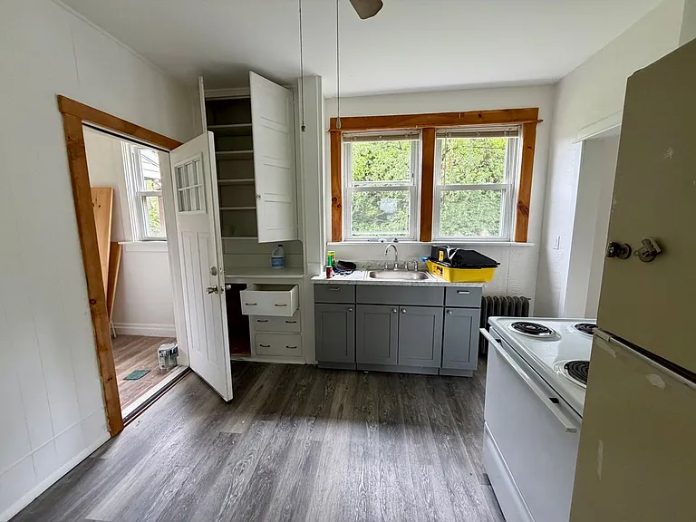 42 Warren St — Photo 9