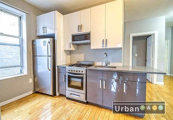 2nd image of 1601 Park Pl #E2