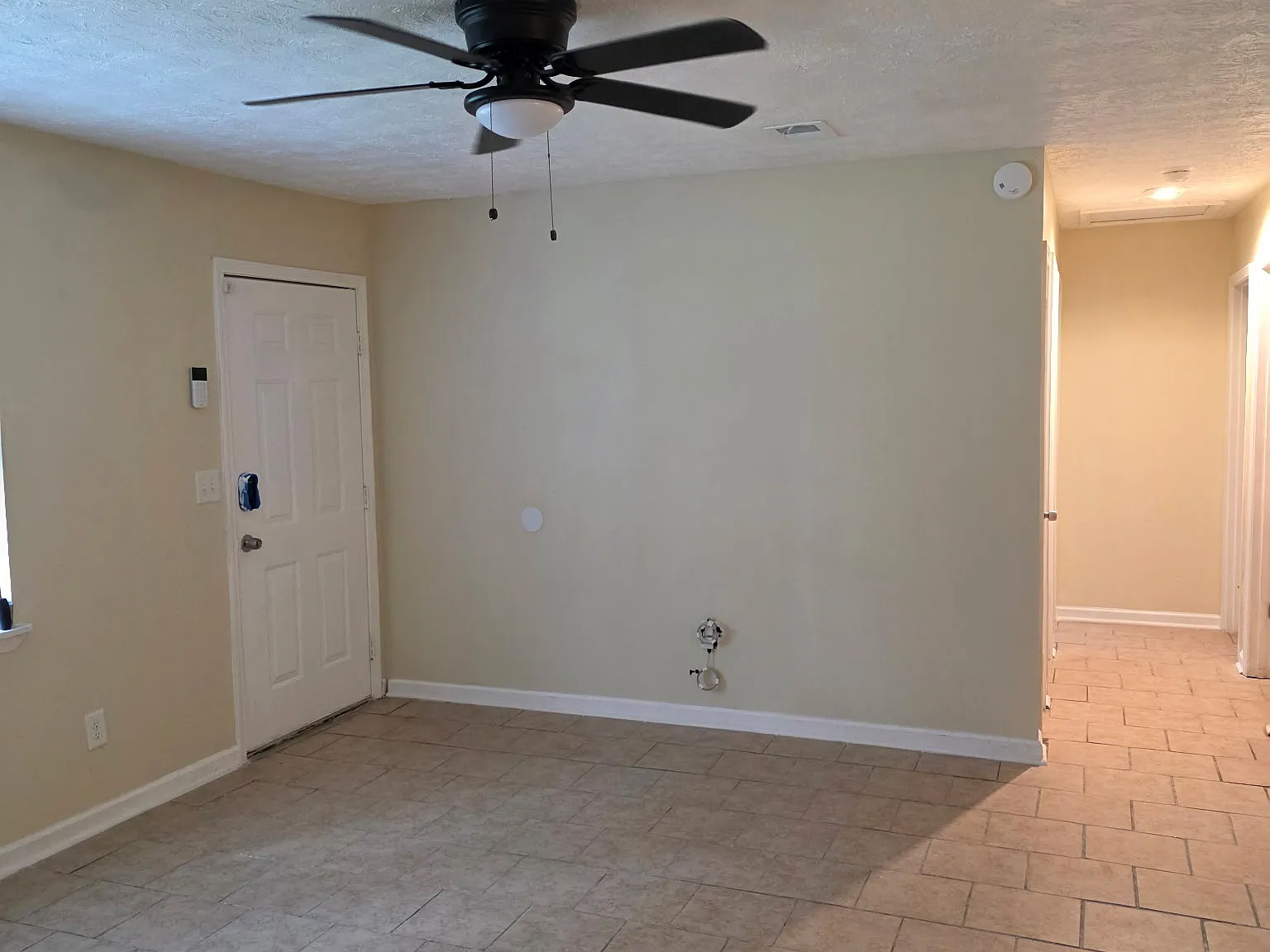 3 bed, 1.5 bath, 1075 sqft, $1,500 — Photo 1