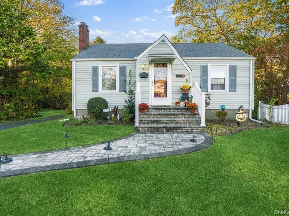 82 Pardee Avenue, Islip, NY 11751