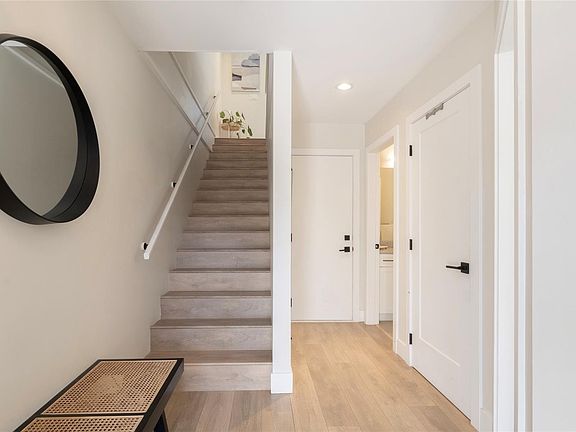 5th image of 1810 Kings Rd Townhouse 11