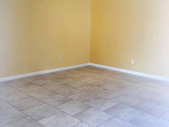 2nd image of 304 Vassar Dr SE APT 4