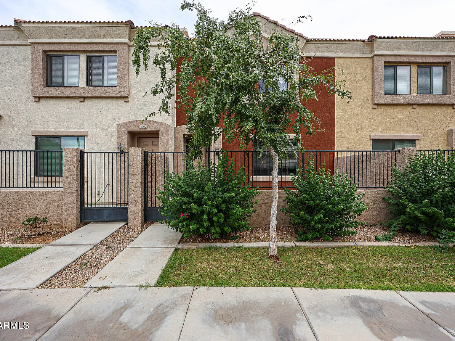 3 bed, 2.5 bath, 1463 sqft, $2,100 — Photo 1