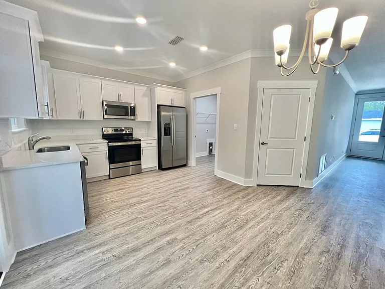 103 Bradford Ct — Photo 4