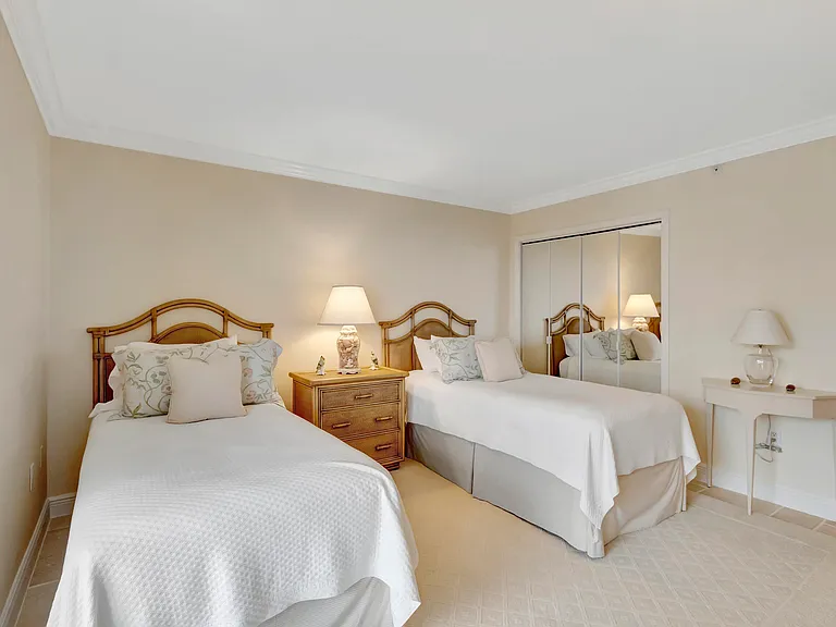 400 Beach Rd #804 — Photo 31