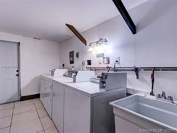 4th image of 119 NE 7th Ave APT 2