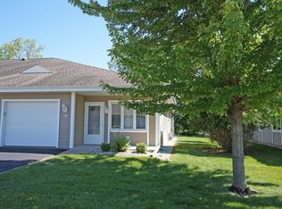 201 Oconomowoc Sq, Oconomowoc, WI 53066