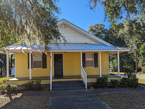 4th image of 804 N Maple St